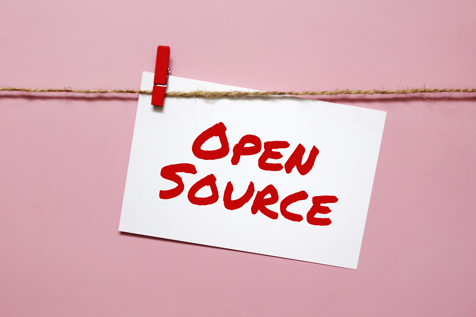 Software House a rozwój oprogramowania open-source – wkład i korzyści dla przemysłu technologicznego